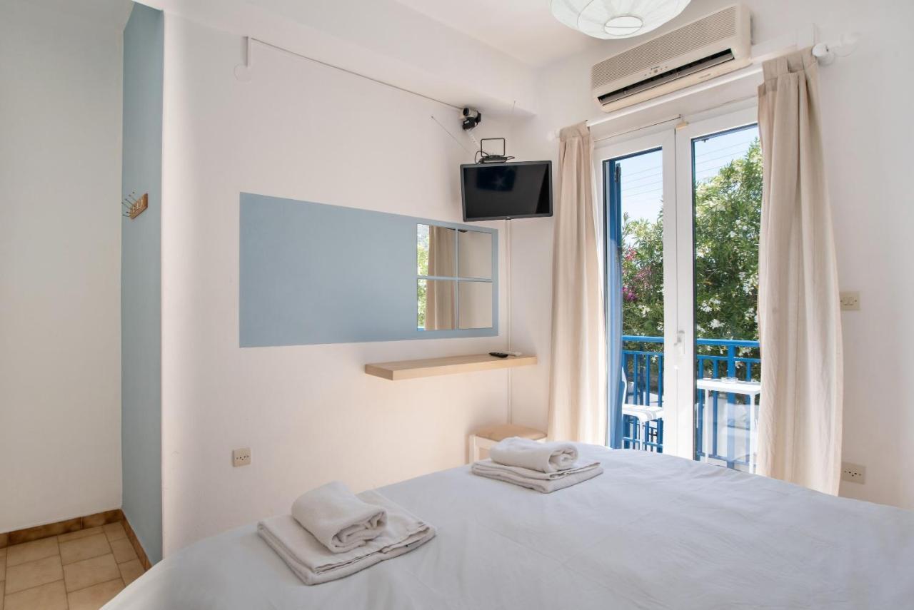 Livadia Seaside Studios 10 Paro Esterno foto