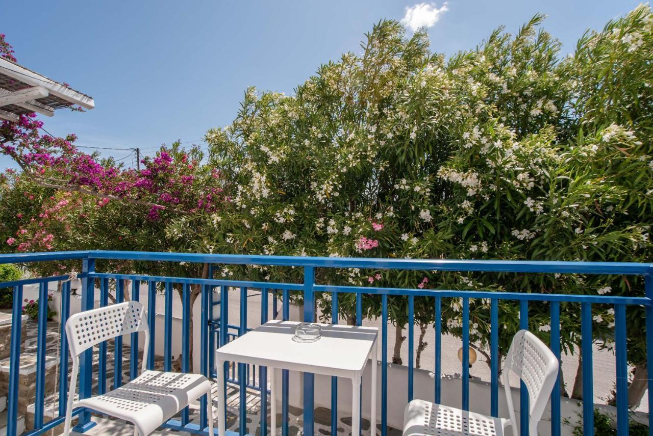 Livadia Seaside Studios 10 Paro Esterno foto